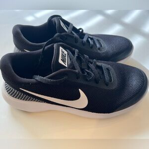 Nike Women’s Flex Experience 7 Black & White Sneakers